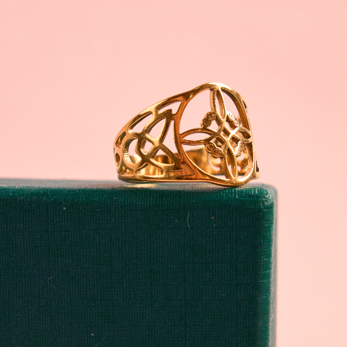 Anillo dorado Nudo de Bruja